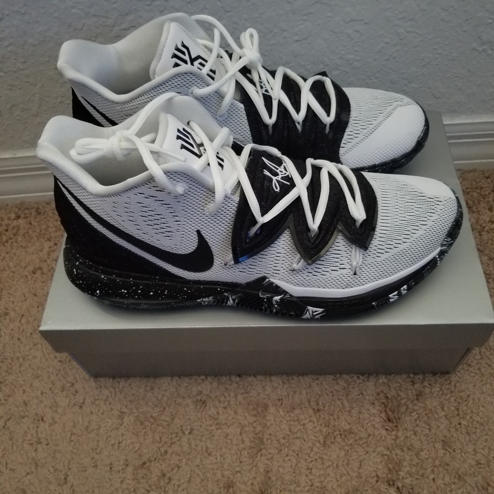 Nike Kyrie 5's